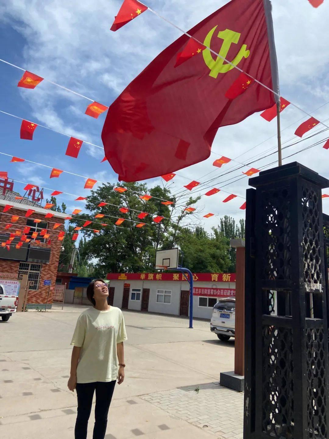 支队政委重伤倒地,俩伪军发现他还活着,附耳说:别动,一会就走